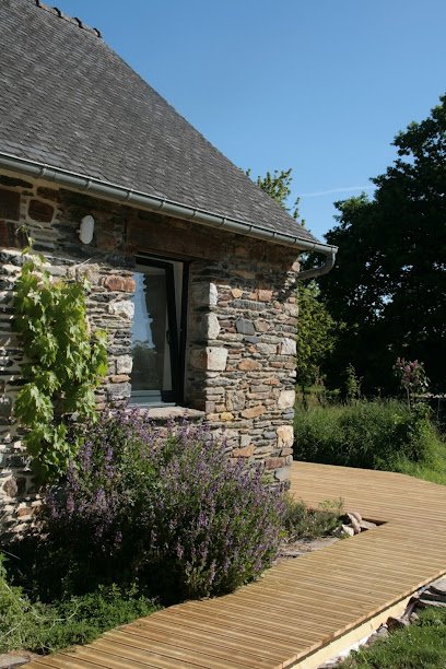 Vétérinaire holistique – Ostéopathie – Acupunture -Phytothérapie – Chiens Chats Équins Bovins – Céline Henry